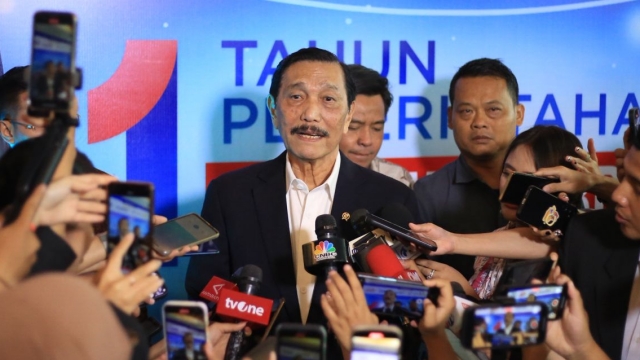 Luhut Buka Suara Soal Utang Kereta Cepat: Nyatanya, Semua Transportasi Publik di Dunia Juga Rugi!