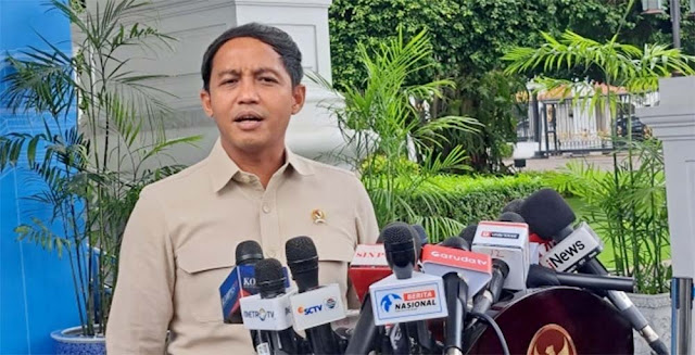 Sammy Notaslimboy Sindir Jokowi Soal Ijazah Asli, Punchlinya Malah Bikin Anyep!
