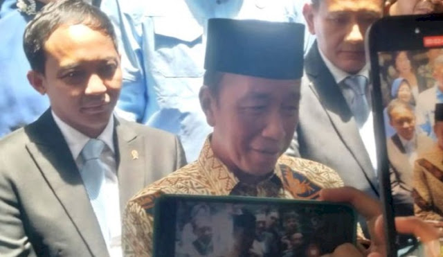 Jokowi Cuma Tersenyum Saat Ditanya Soal Utang Kereta Cepat Whoosh, Apa Artinya?