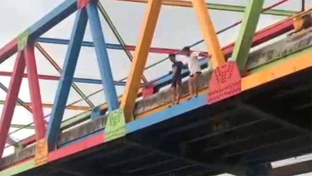 Dua Bocah Tewas Usai Bikin Konten Viral Lompat dari Jembatan Sungai Gung Tegal