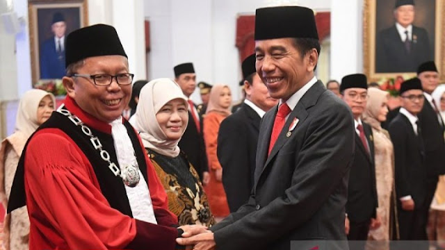 KPK Grebek Kampus di Polandia, Ijazah Hakim MK Era Jokowi Diduga Palsu!