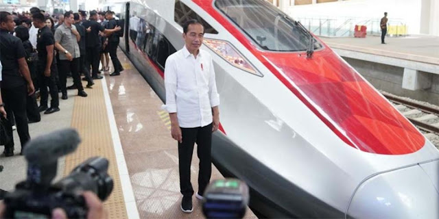 Utang Kereta Cepat yang Mencekik: Bukti Jokowi Abai dari Segala Nasihat?