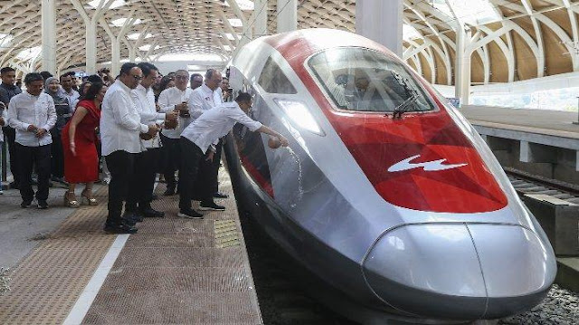 Cair! Menko AHY Beberkan 2 Skema Baru untuk Lunasi Utang Kereta Cepat Whoosh