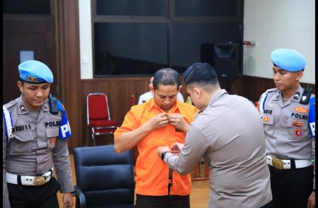 Eks Kapolres Ngada Divonis 19 Tahun Penjara Gara-gara Cabuli Tiga Anak