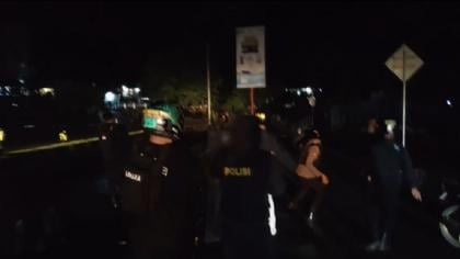 Sorong Ricuh: Polisi Tembak Gas Air Mata untuk Bubarkan Massa, Begini Kronologinya!