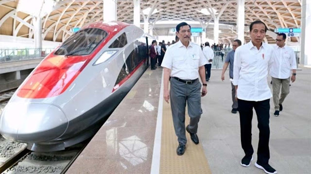 Whoosh Bukan untuk Rakyat? Ini Fakta dan Kepentingan di Balik Proyek Kereta Cepat