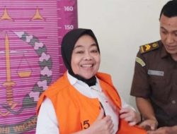 Heni Mulyani Mantan Kades di Sukabumi Senyum Lebar Usai Korupsi Uang Desa Rp 500 Juta