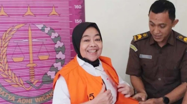 Heni Mulyani Mantan Kades di Sukabumi Senyum Lebar Usai Korupsi Uang Desa Rp 500 Juta