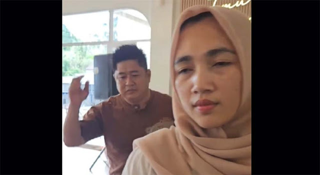 Guru SD Wonosobo Terciduk Selingkuh, Istri Sah Labrak di Kafe hingga Viral!