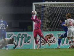 Teja Paku Alam Cetak 4 Clean Sheet Beruntun, Kunci Soliditas Persib Bandung di Oktober 2025