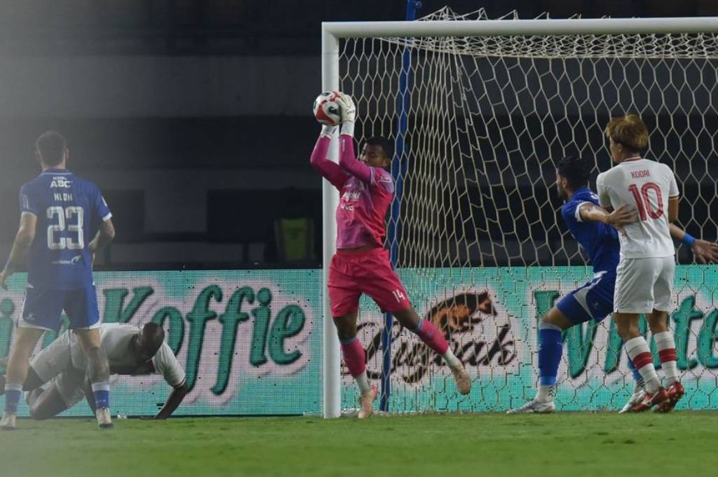 Teja Paku Alam Cetak 4 Clean Sheet Beruntun, Kunci Soliditas Persib Bandung di Oktober 2025