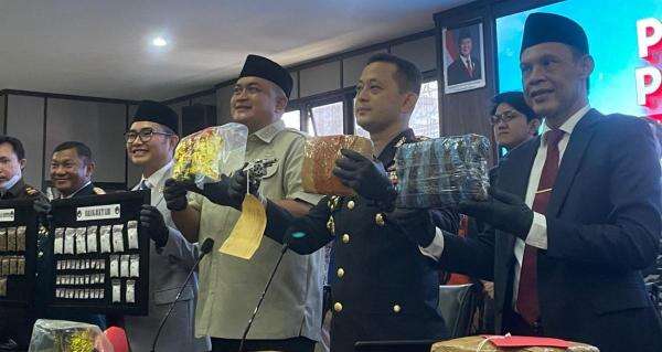 Polres Bogor Bongkar Jaringan Narkoba Lintas Sumatera, 15,5 Kg Ganja Aceh & Senjata Api Ilegal Disita