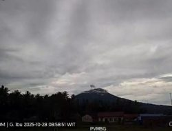 Gunung Ibu Erupsi 28 Oktober 2025: Kolom Abu 300 Meter, Warga Diimbau Waspada!
