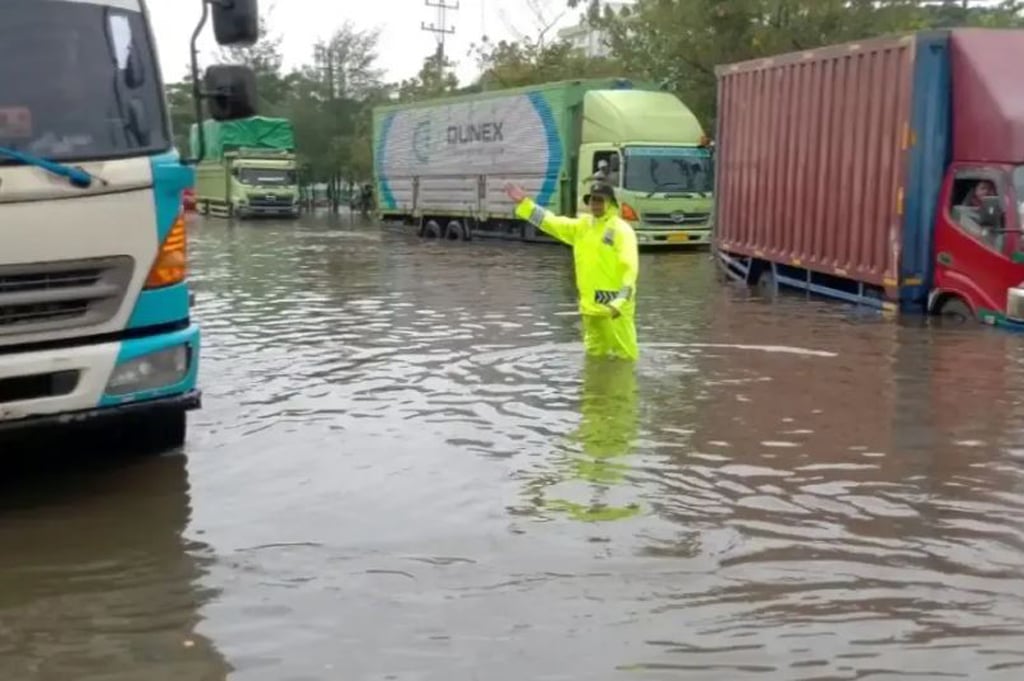 3 Rute Alternatif Banjir Kaligawe Semarang 2025: Hindari Macet & Genangan 70 cm!