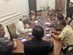 11 Purnawirawan Jenderal Polri Temui Mahfud MD, Tolak Keras Polri Ditaruh Bawah Kementerian!