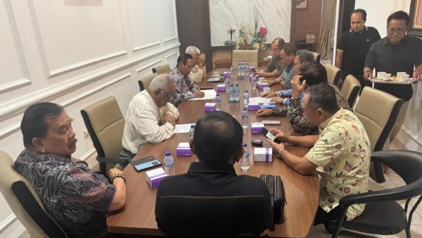 11 Purnawirawan Jenderal Polri Temui Mahfud MD, Tolak Keras Polri Ditaruh Bawah Kementerian!