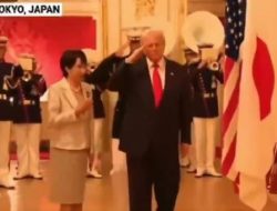 Detik-detik PM Jepang Panik Saat Mendampingi Donald Trump di Istana​