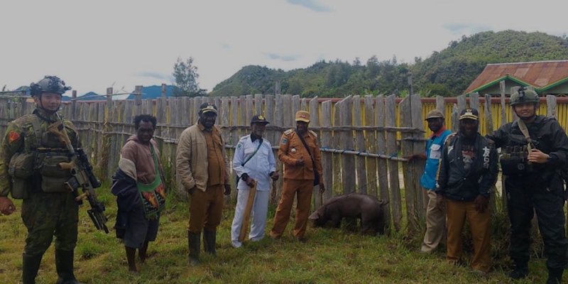 Dari Penolakan Jadi Dukungan Penuh: Kisah Satgas Yonif 4 Marinir Membangun Kepercayaan di Pasir Putih