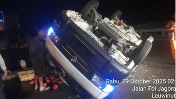Kecelakaan Mengerikan! Mobil Pikap Terguling di Tol Jagorawi Km 31, Ternyata Ini Pemicunya