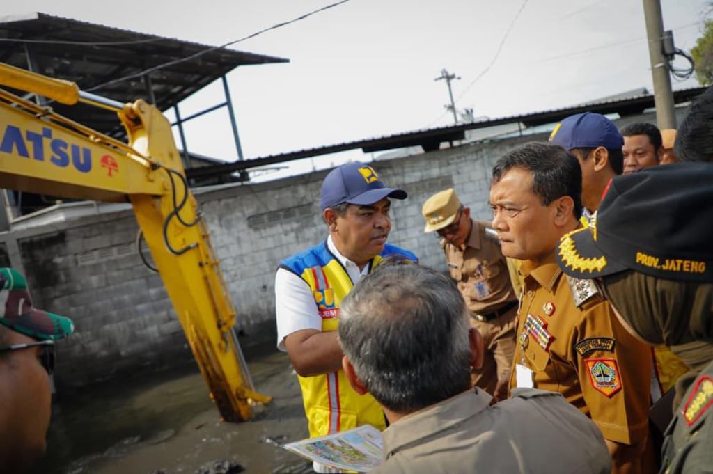 Gubernur Jateng Rapat Darurat: Strategi 3 Tahap Atasi Banjir Semarang-Demak