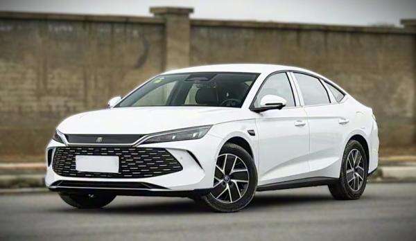 BYD Qin L DM-i Resmi Meluncur: Sedan PHEV dengan Jarak Tempuh 2.100 Km, Harga Rp 216 Jutaan!