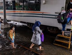 Banjir Semarang Lumpuhkan Jalur KA, 16 Perjalanan Dibatalkan: Ini Daftarnya & Kebijakan Refund
