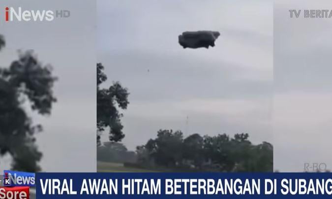 Busa Hitam Berbau Asam Subang Diduga Limbah Pabrik, Warga Panik!