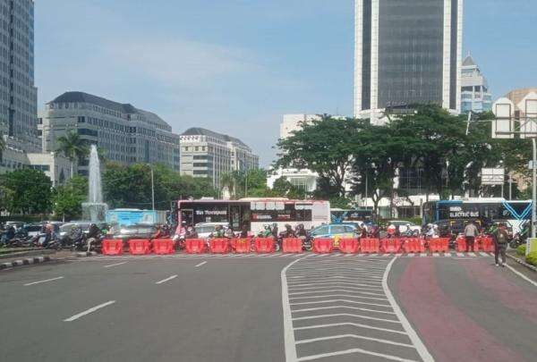 Demo Guru Jakarta 2025 Tutup Jalan Medan Merdeka Selatan, Ini Rute Alternatifnya!