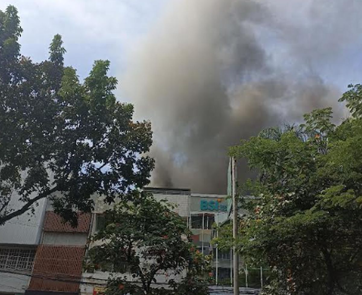 Kebakaran Ruko di Sawah Besar Jakarta Pusat: 12 Unit Damkar Dikerahkan, Tak Ada Korban Jiwa