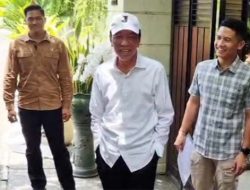 Jokowi Pakai Topi J dari Raja Juli Antoni: Ini Makna Tersembunyi dan Kaitannya dengan PSI