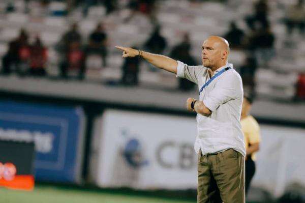 Reuni Emosional Johnny Jansen dan Eliano Reijnders di Persib vs Bali United