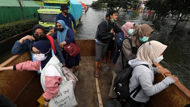 Banjir Pantura Semarang 80 Cm Lumpuhkan Jalur Jawa-Bali, Ini Faktanya