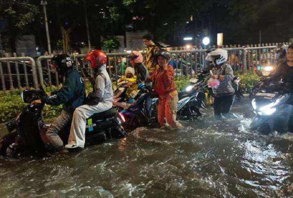 Banjir Kemang Raya Ditutup, Tendean-Rasuna Said Macet Parah: Rute Alternatif