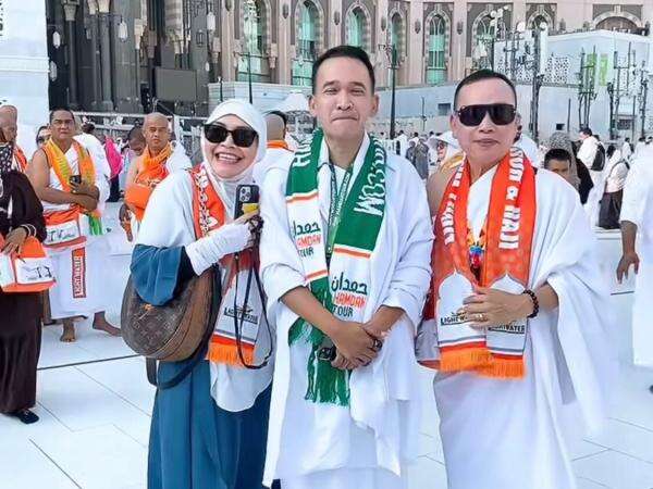 Ruben Onsu Umrah Lagi, Bertemu Ayah Ojak di Mekkah dalam Momen Haru