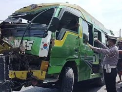 Kecelakaan Truk vs Elf di Pantura Subang, 4 Luka-Luka Akibat Sopir Ngantuk