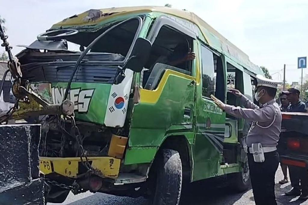 Kecelakaan Truk vs Elf di Pantura Subang, 4 Luka-Luka Akibat Sopir Ngantuk
