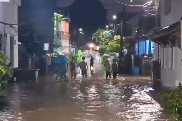 Banjir Jakarta 31 Oktober 2025: 4 RT dan 3 Ruas Jalan Terendam Hingga 70 cm