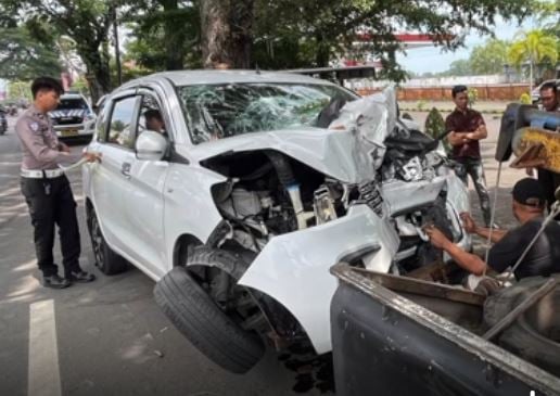 Waspada Bahaya Micro Sleep! Suzuki Ertiga Tabrak Pejalan Kaki di Bangkalan, 1 Luka Berat