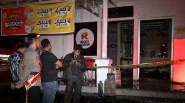 Kebakaran Gerai Ayam Goreng di Salatiga: Diduga Tabung Gas Bocor Saat Penggantian