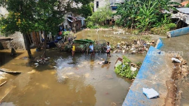 Banjir Bandang Jati Padang 1,5 Meter: Kronologi & Dampak Jebolnya Tanggul Baswedan