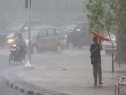 BMKG: Puncak Musim Hujan Desember 2025-Januari 2026, Waspada Banjir & Longsor