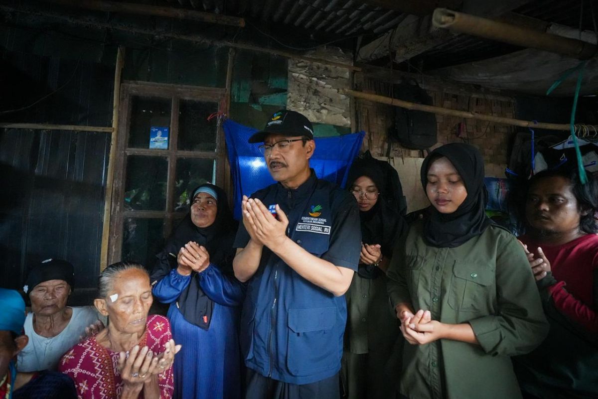 Gus Ipul Gelar Doa Bersama Pemulung Bantargebang, Ajak Kenang Pahlawan Bangsa & Keluarga