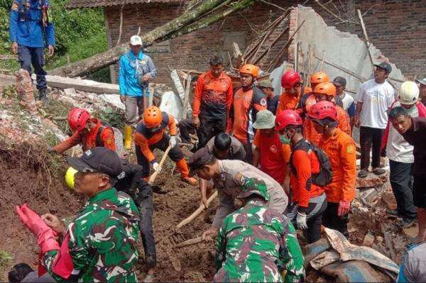 Korban Longsor Trenggalek 2025: 4 Tewas, 1 Selamat | Kronologi & Update Terbaru