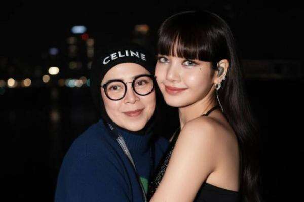 Foto AI Melly Goeslaw Peluk Lisa BLACKPINK Gegerkan Media Sosial