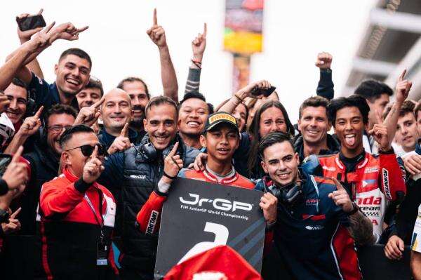 Kiandra Ramadhipa Juara FIM JuniorGP Barcelona 2025, Usai Start Posisi 24!