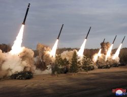 Korea Utara Tembakkan 10 Roket Saat Kunjungan Menhan AS Pete Hegseth ke DMZ