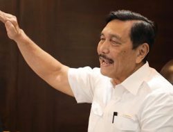 Saut Situmorang: Luhut jadi Dewa Penyelesaian Kebusukan Whoosh
