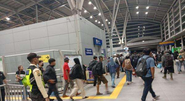 KAI Evaluasi SOP Stasiun Cikarang Usai Insiden Penumpang Diungsikan, Janji Perbaikan Layanan
