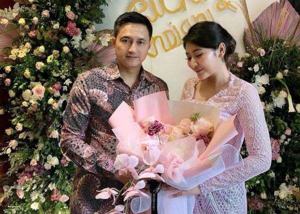 Kisah Cinta Ricky Subagja & Cica Andjani: Rahasia Harmonis Meski Selisih Usia 26 Tahun