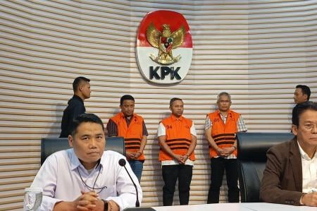 Gubernur Riau Abdul Wahid Ditahan KPK, Tersangka Pemerasan Rp7 Miliar Jatah Preman